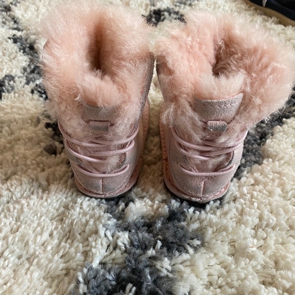 PINK BABY UGGS SIZE SMALL - Picture 2 of 6